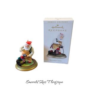 Hallmark keepsake ornament, toymaker Santa #7. Free‎ shipping